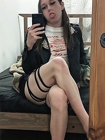 GROOBYGIRLS Hot Sun Hot Sex Alia and Buck s sweaty beach scene