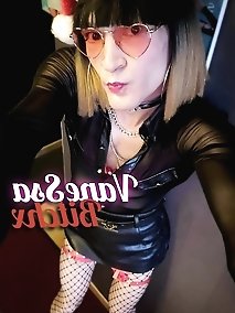 Tranny Carlezinha Mulherzinha gets her pussy creampied after licking cock enjoy